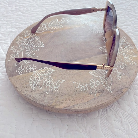 Vince Camuto Butterfly Sunglasses - Picture 2 of 10